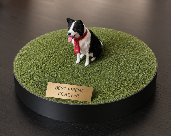 Pet memorial figurine with optional engraved base for remembrance display
